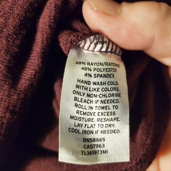 Leith Cold Shoulder Faux Wrap Top Burgundy Size Small - Picture 7 of 9